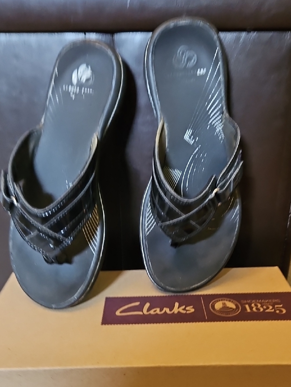 Clarks Size 5 Women’s Black Flip Flops